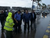 صور.. محافظ الاسكندرية يتفقد منطقة المنشية ومحطة الرمل لتصريف مياه الأمطار