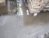 صور.. توقف حركة المرور بشارع أبوقير بسبب الأمطار والحماية المدنية تدفع بسيارات لشفط المياه