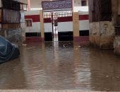 تراكم مياه الأمطار بشوارع الروضة فى دمياط والمحافظ تكلف برفع درجة الاستعداد