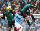 تريزيجيه يشارك فى خسارة أستون فيلا بثلاثية ضد مانشستر سيتى