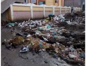 أهالى «الحمامية» مركز دمنهور يشكون انتشار القمامة والمخلفات بمدخل القرية