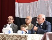 صور.. محافظ بورسعيد للطلاب : أبطال حرب أكتوبر ضربوا أروع الأمثلة فى الفداء