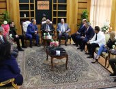 صور.. رئيس جامعة المنصورة يوقع بروتوكول تعاون مع نقيب الممثلين ورئيس أكاديمية الفنون