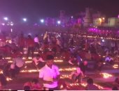 شاهد.. إضاءة الشموع خلال مهرجان "ديوالى" فى الهند