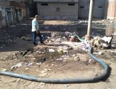صور..استجابة لليوم السابع.. شفط مياه الأمطار من شوارع قرية السيالة فى دمياط 