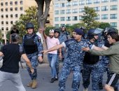 صور.. لبنان.. أنصار حزب الله وحركة أمل يهدمون خيام محتجين فى بيروت