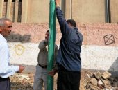 صور .. عزل أعمدة الإنارة بالبلاسيتك للوقاية من الصعق الكهرباء بالشرقية