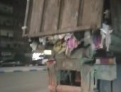 "إسلام" يشارك بصور لتناثر المخلفات بسبب تهالك سيارة جمع القمامة فى السويس