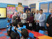 صور.. محافظ السويس يتابع العملية التعليمية ويشيد بنجاح التجربة بالمدرسة المصرية اليابانية