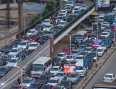 النشرة المرورية.. كثافات متحركة بمحاور القاهرة والجيزة 