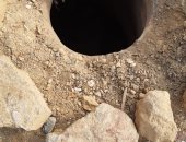 مياه الشرب تستجيب لصحافة المواطن.. وتضع غطاء أسمنتى على بالوعة مدرسة طيبة