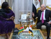 "العصار" يبحث مع وزيرة الدفاع الكينية سبل التعاون فى مجالات التصنيع