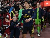 موقف إنسانى من قائد أرسنال ضد ليفربول فى كأس الرابطة.. فيديو