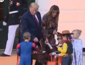 فيديو.. ترامب وميلانيا يحتفلان بعيد الهالوين مع الأطفال فى البيت الأبيض