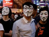 متظاهرو هونج كونج يشاركون فى احتفالات "الهالويين" بأقنعة فانديتا