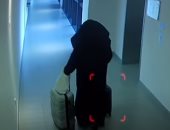 شاهد.. شرطة دبى تقبض على عصابة تنكرت فى "زى للنساء" وبحوزتهم 3 مليون دولار