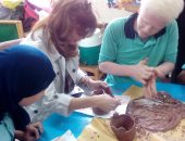 جامعة قناة السويس تدرب الطلاب المكفوفين على تشكيل الخزف بالإسماعيلية