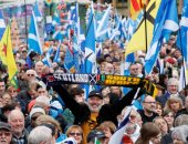 صور.. الآلاف ينضمون مسيرة من أجل استقلال إسكتلندا فى إدنبرة