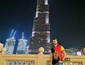 محمود متولى ينشر صورة من أمام برج خليفة بدبى
