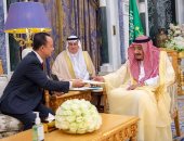 خادم الحرمين الشريفين يتسلم رسالة من دولة رئيس وزراء ماليزيا