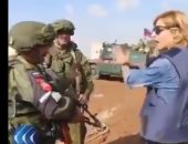 فيديو .. مشادة بين صحفية سورية وجندى تركى شمال البلاد : هذه أرضنا