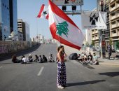 اللبنانيون يواصلون احتجاجاتهم بقطع الطرق الرئيسية