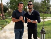 شاهد محمد رمضان مع أسطورة الكرة البرتغالية لويس فيجو