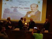 الفنان محمد صبحى لطلبة جامعة القاهرة: الثقافة أهم الروافد لتحقيق ما نتمناه.. فيديو