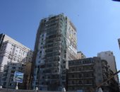 صور.. محافظ الإسكندرية يكلف رئيس حى شرق بوقف أعمال التخريب بأحد العقارات