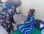 التضامن تنقل سيدة مشردة إلى دار رعاية فى الإسكندرية