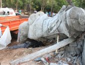 انهيار تمثال بوذى عملاق على زعيم دينى أثناء إزاحة الستار عنه فى تايلاند..صور