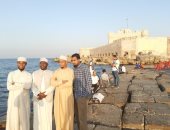 متدربو المنظمة العالمية لخريجى الأزهر الأفارقة فى زيارة لمعالم الإسكندرية.. صور