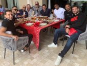 محمد رمضان ولويس فيجو وإيتو والحسينى على مائدة عشاء فى المغرب 