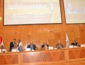 رئيس جامعة أسيوط يدعو الشباب نشر ثقافة الاعتدال فى مواجهة الأفكار المتطرفة