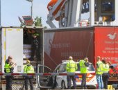 هولندا.. العثور على 16 مهاجرا فى شاحنة قبل توجهها إلى بريطانيا