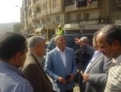 نائب محافظ القاهرة يلتقى سكان العزبة البيضاء بالمرج لحل مشكلة الصرف الصحى