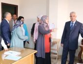 رئيس جامعة المنوفية يتفقد انطلاق انتخابات اتحاد الطلاب بالكليات