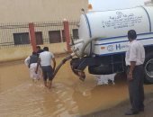 صور.. أمطار غزيرة على مدينة الشلاتين وسط فرحة الأهالى