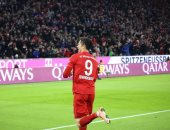 كلاسيكو ألمانيا.. ليفاندوفسكي يمنح البايرن التقدم في الشوط الأول "فيديو"