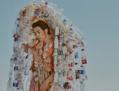 فنان صينى يصمم الأزياء من القمامة والنفايات.. مش هتصدق السبب