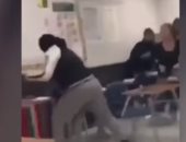 "كانت هتخلص عليها".. معلمة أمريكية تعتدى بوحشية على طالبة بمدرسة ثانوية