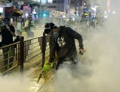 اشتباكات بين المتظاهرين والشرطة فى هونج كونج
