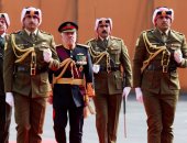 العاهل الأردنى يستعرض حرس الشرف خلال افتتاح أعمال مجلس الأمة الثامن عشر