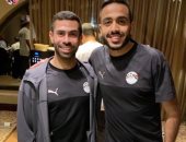 كهربا لـ" أحمد فتحى" داخل معسكر الفراعنة: كل سنة وأنت طيب يا جوكر  