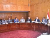 نائب محافظ الإسماعيلية يناقش آليات تشكيل مجلس للحوار المجتمعى فى مجال العمل