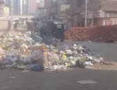 أهالى دمياط يشكون انتشار القمامة بجوار مدرسة..ورئيس المدينة: مكان بديل للمخالفات
