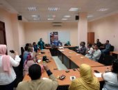 صور.. "مياه سوهاج" تدرب العاملين على كيفية التعامل مع الصم وضعاف السمع