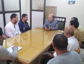 رئيس حى باب الشعرية يحظر تركيب شاشات مشاهدة خارج المقاهى