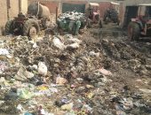قارئ يشكو انتشار القمامة جوار مدرسة محمد هلال بكوم النور فى الدقهلية