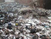 "جبل من المخلفات".. سكان أحد شوارع حى السلام أول يشكون من تراكم القمامة